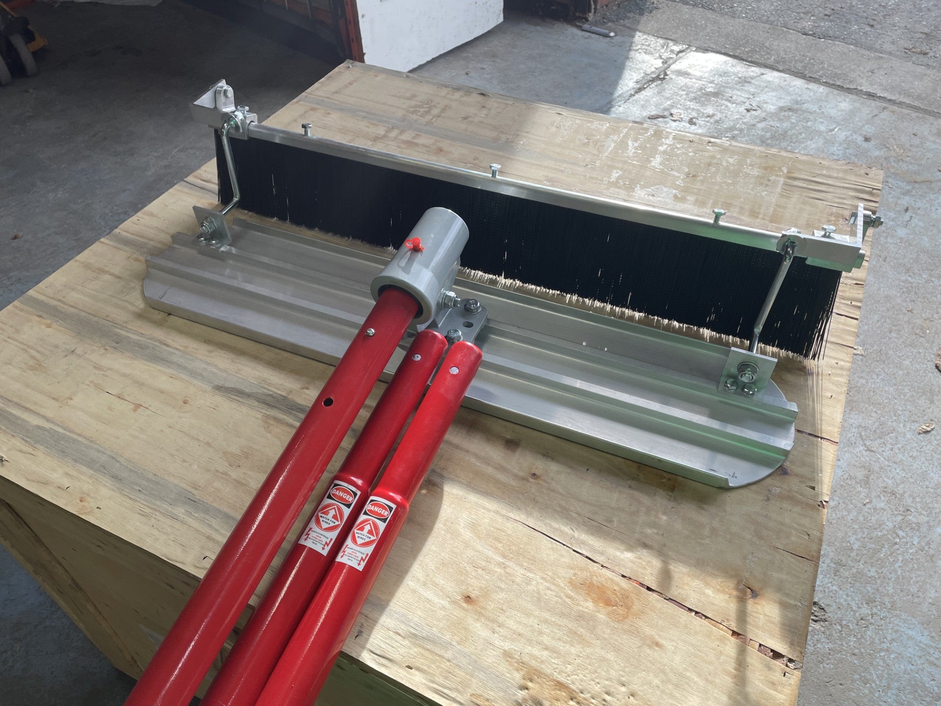 Complete Bull Float Kit - 3x Handles - Pitch Control - 900 x 200 Aluminium (With Brush)