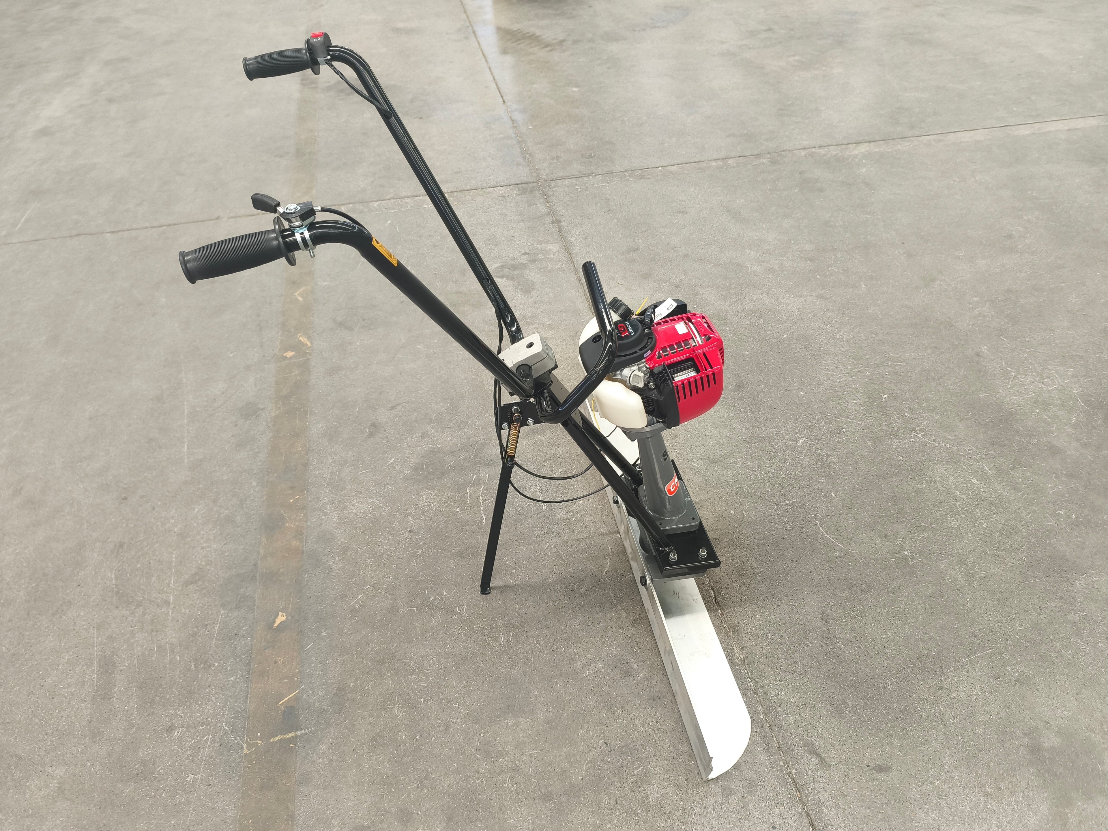 Honda Vibrating Screed Tamp Surfacing Machine With 16ft (4.8m) Beam